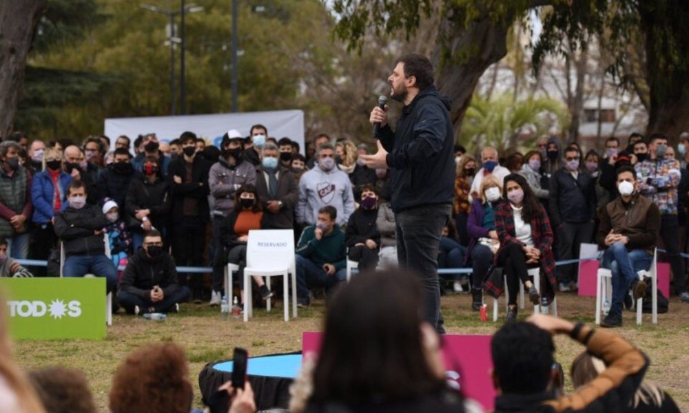 Santoro cierra su campaña en Parque Alberdi.
