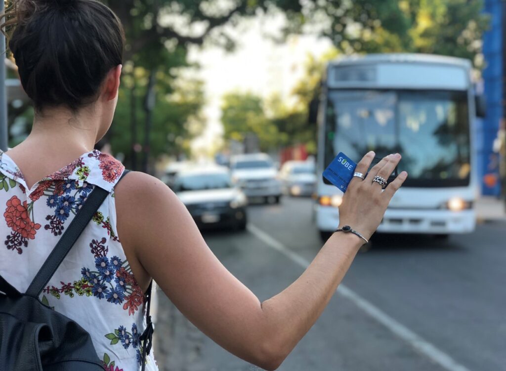 Aumento tarifario en colectivos y trenes.