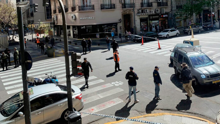Evacuaron la embajada.